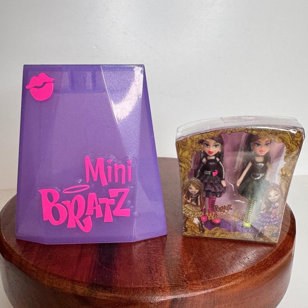 NWT Mini Bratz Wicked Twins Ciara Diona Dolls With Case MGA Collectible